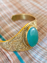 DEVI Armband – Vergoldetes Messing &amp; natürlicher grüner Onyx | Indischer handgefertigter Schmuck