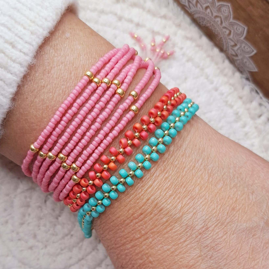 Bracelets Ayaka Corail et Turquoise porté en manchette avec un bracelet Zelaka 7 rangs rose